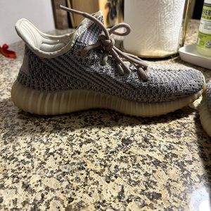 adidas Yeezy Boost 350 V2